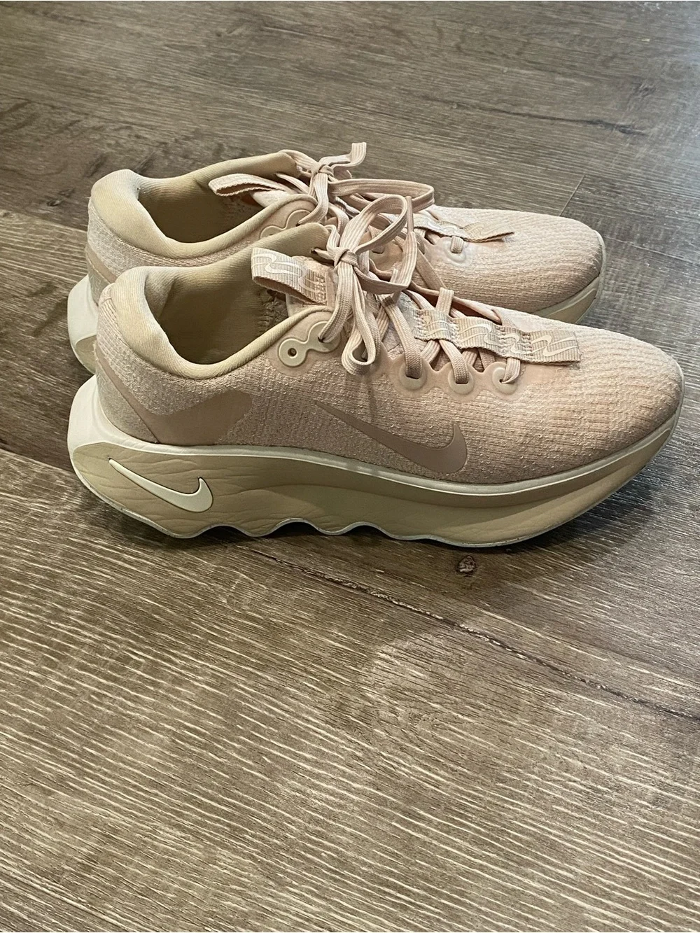 Nike Motiva Women’s Size 7.5 Walking Shoes Pink Cream Sneakers DV1238-110